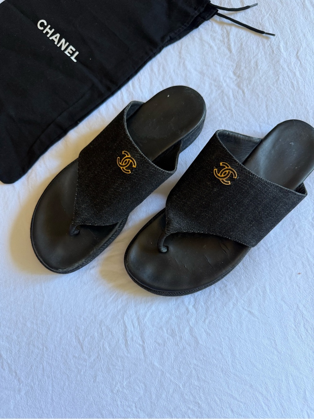 CHANEL Vintage Black Denim Slide/Thong Sandals with Gold CC Logo - Picture 15 of 15